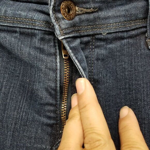 Levis Shorts Womens 16 Stretch Dark Wash Mid Rise Perfectly Shaping Denim Jean - Picture 4 of 13